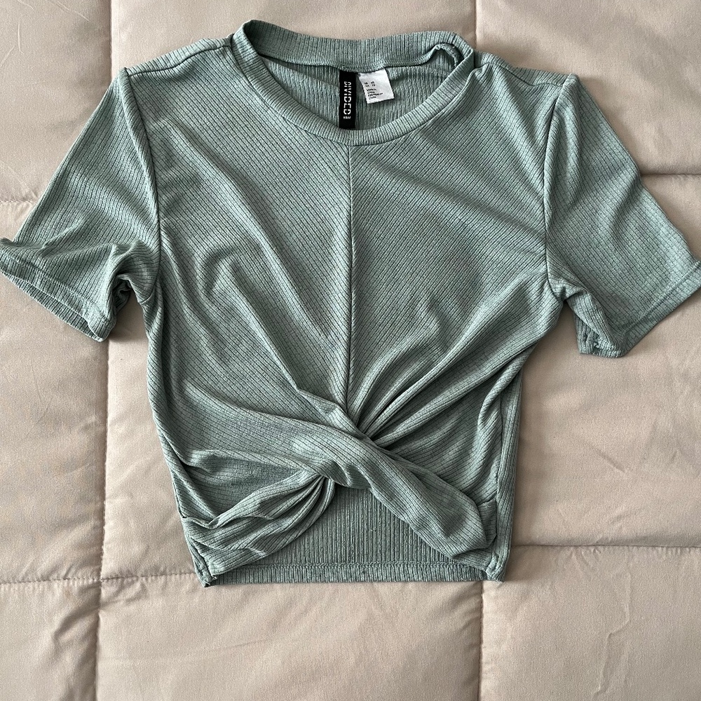 H&M Divided Light Green Crop Top (Size XS/Extra Small)